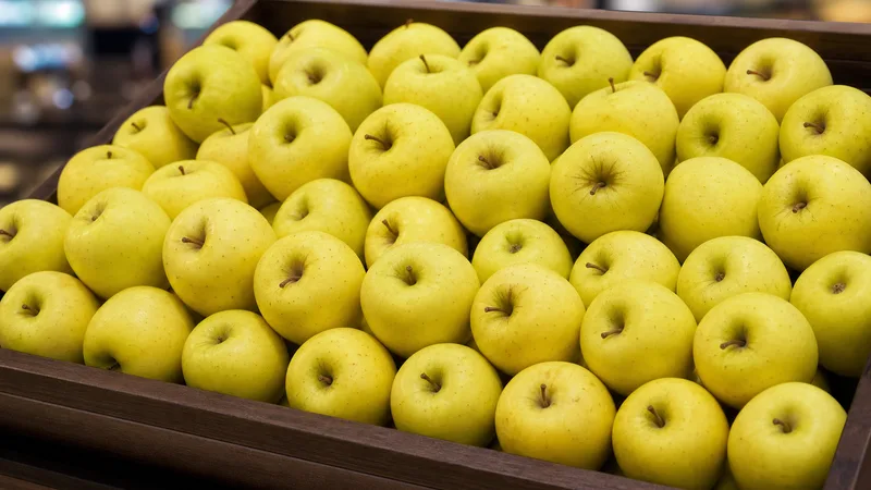 Exposição comercial de Maçã Golden Delicious